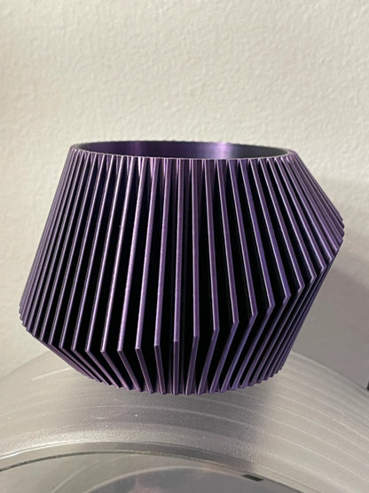 Modern Ribbed Vase – byVORM