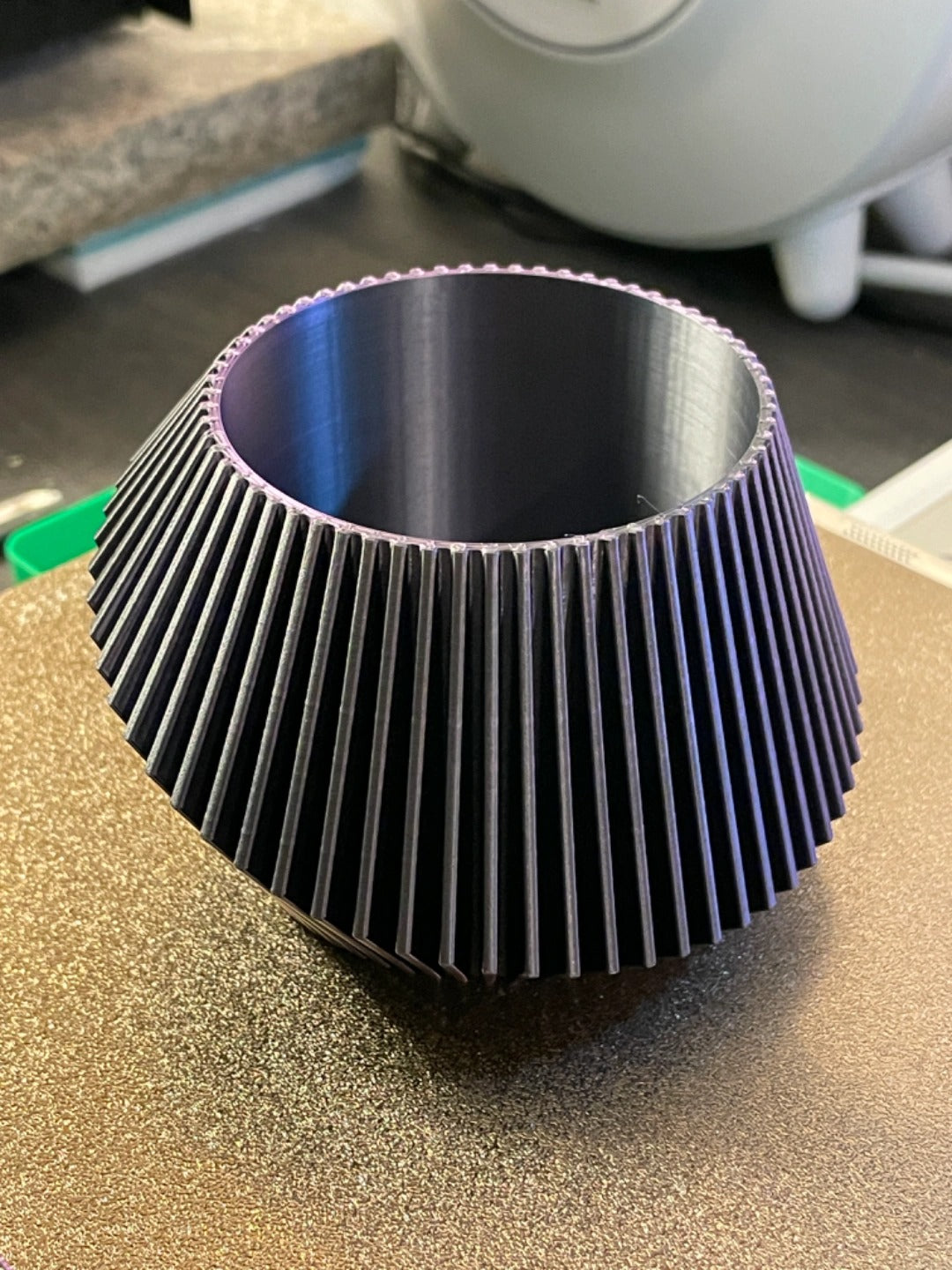 Modern Ribbed Vase – byVORM