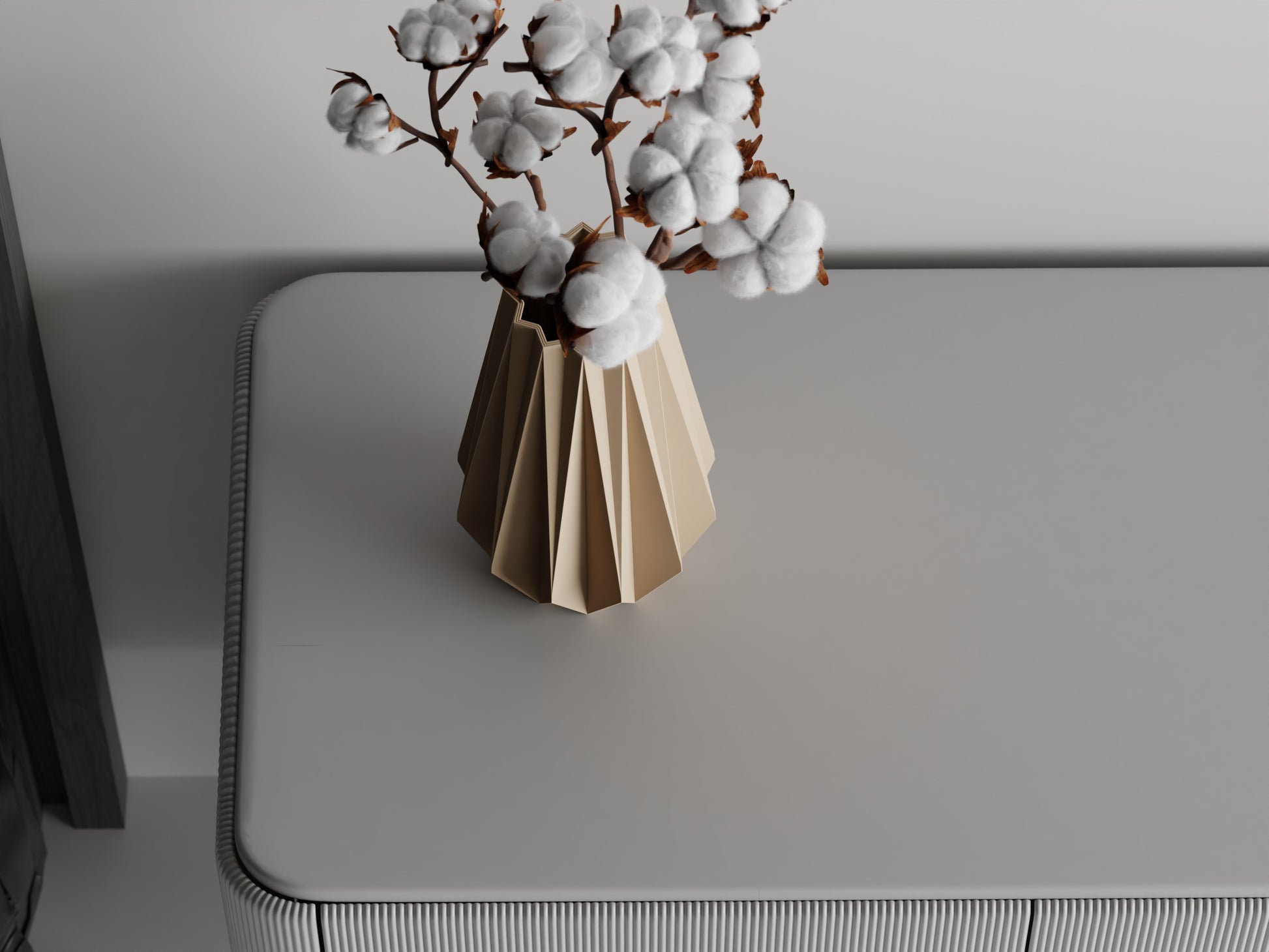 Big Ribs Triangle Vase – byVORM