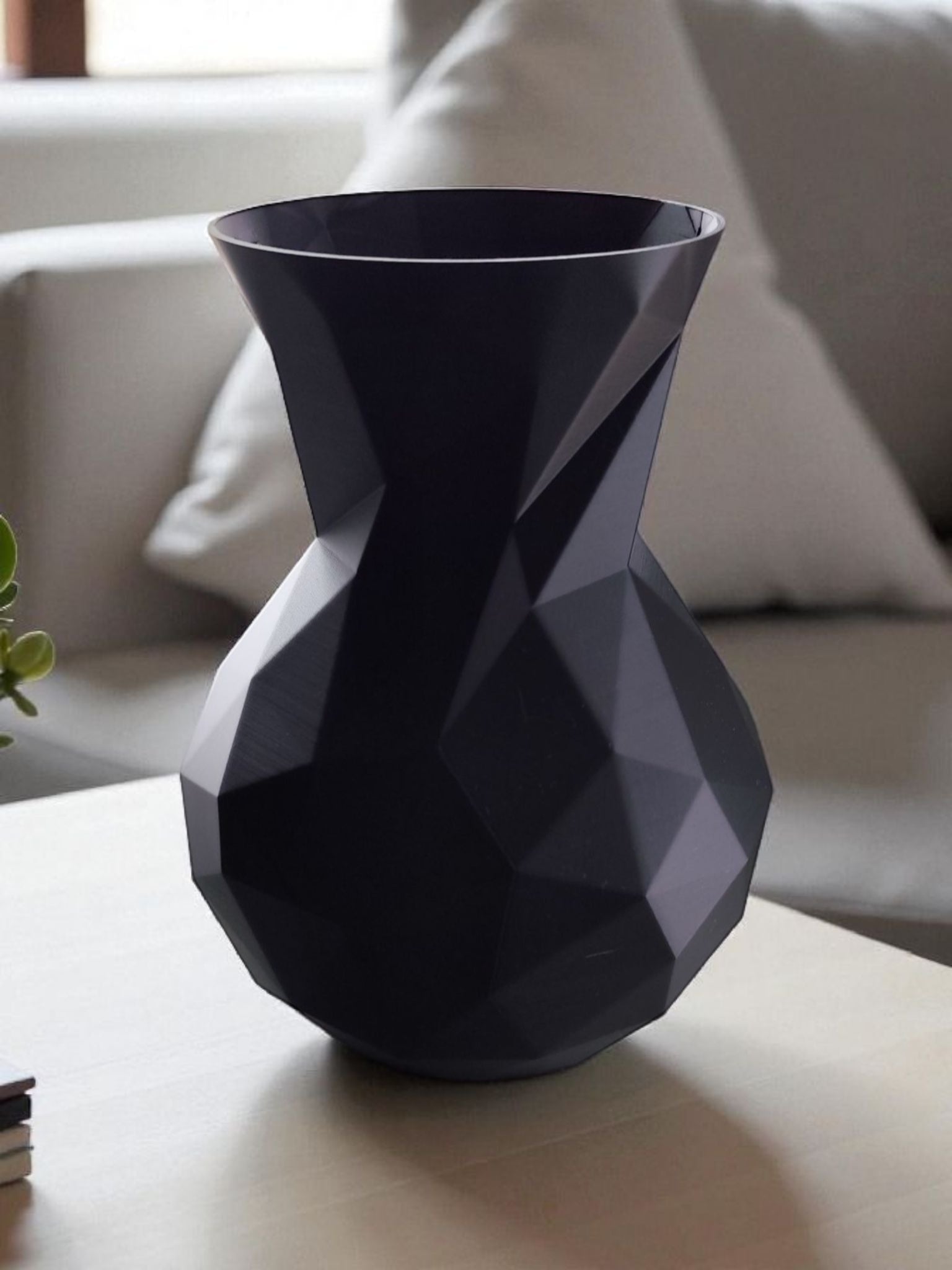 Low Poly Minimalist Vase – byVORM