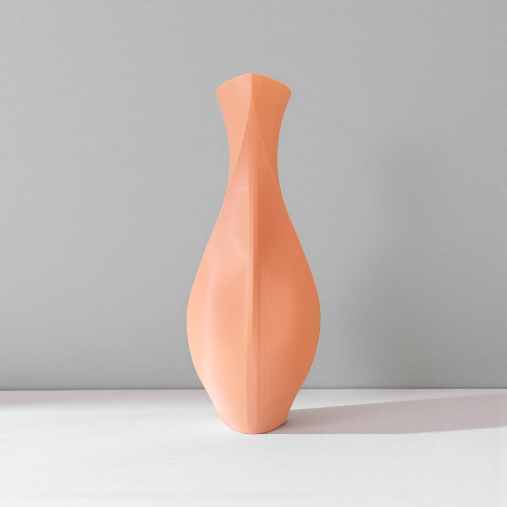 Aura Minimalist Vase – byVORM