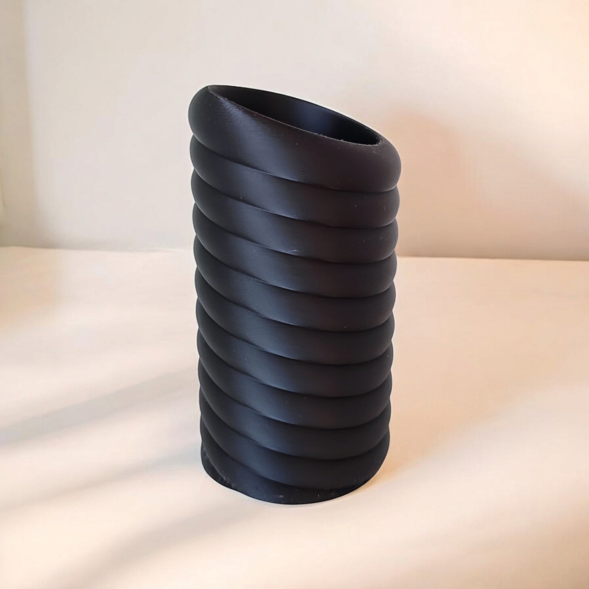 Swirly Vase – byVORM