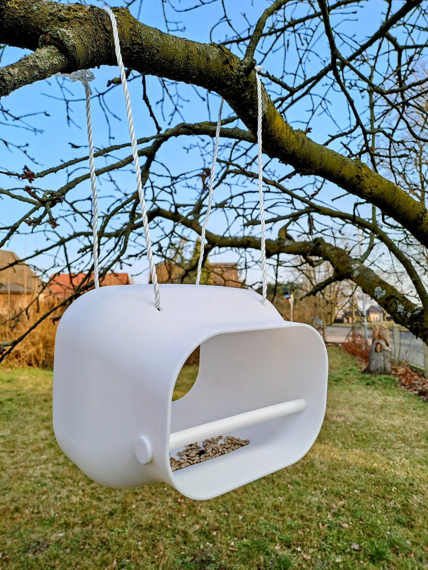 Bird Feeding Station – byVORM