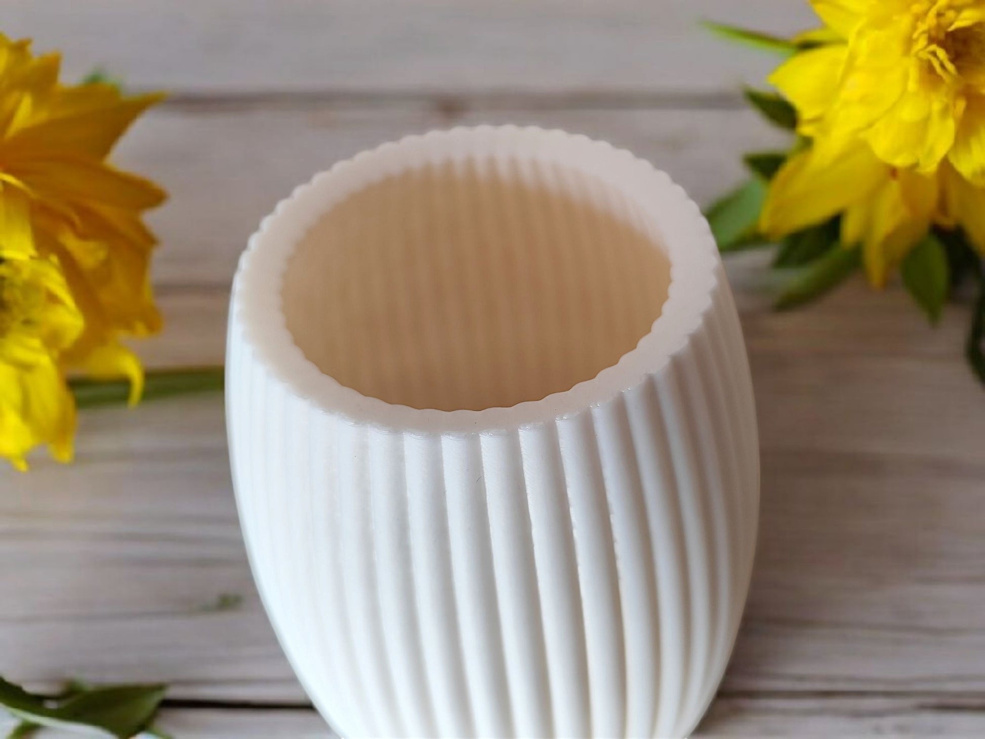 Alexia Ribbed Vase – byVORM